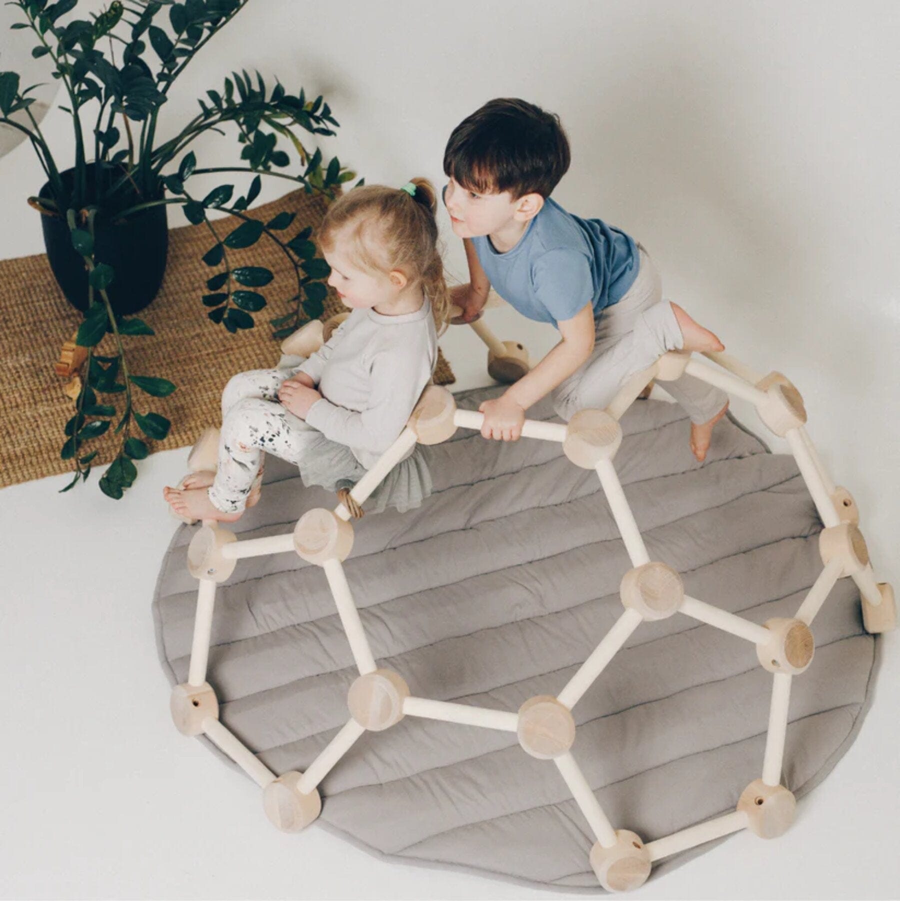 Kuschelige Spielmatte für Kletterkuppel Kletterdome "Waben-Kletterkuppel" - LeoBabys