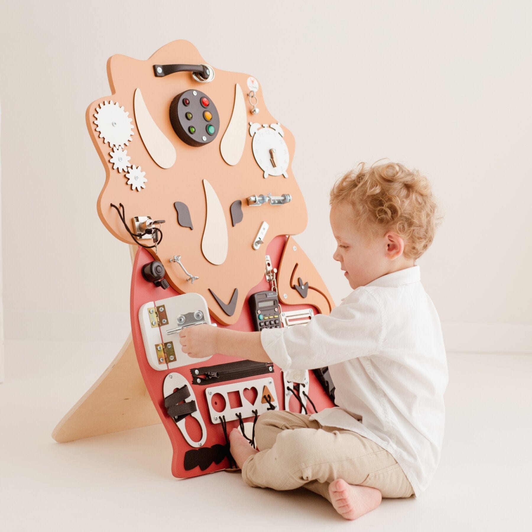 Tableau d'Activités Busyboard Éléphant en Bois - Otto