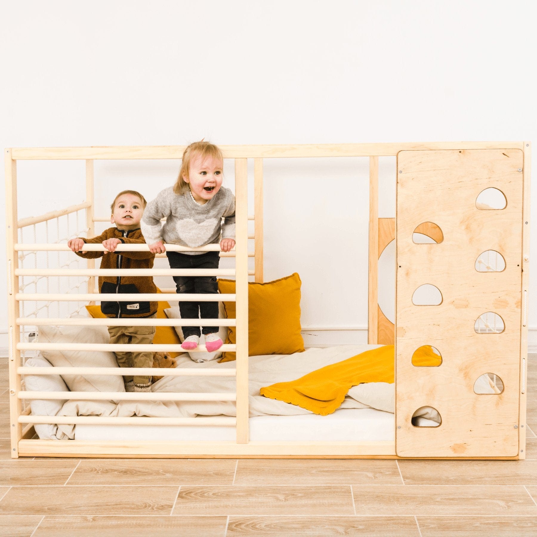 Aktivbett Abenteuerbett Kinderbett Kletterbett Bodenbett Montessori - LeoBabys