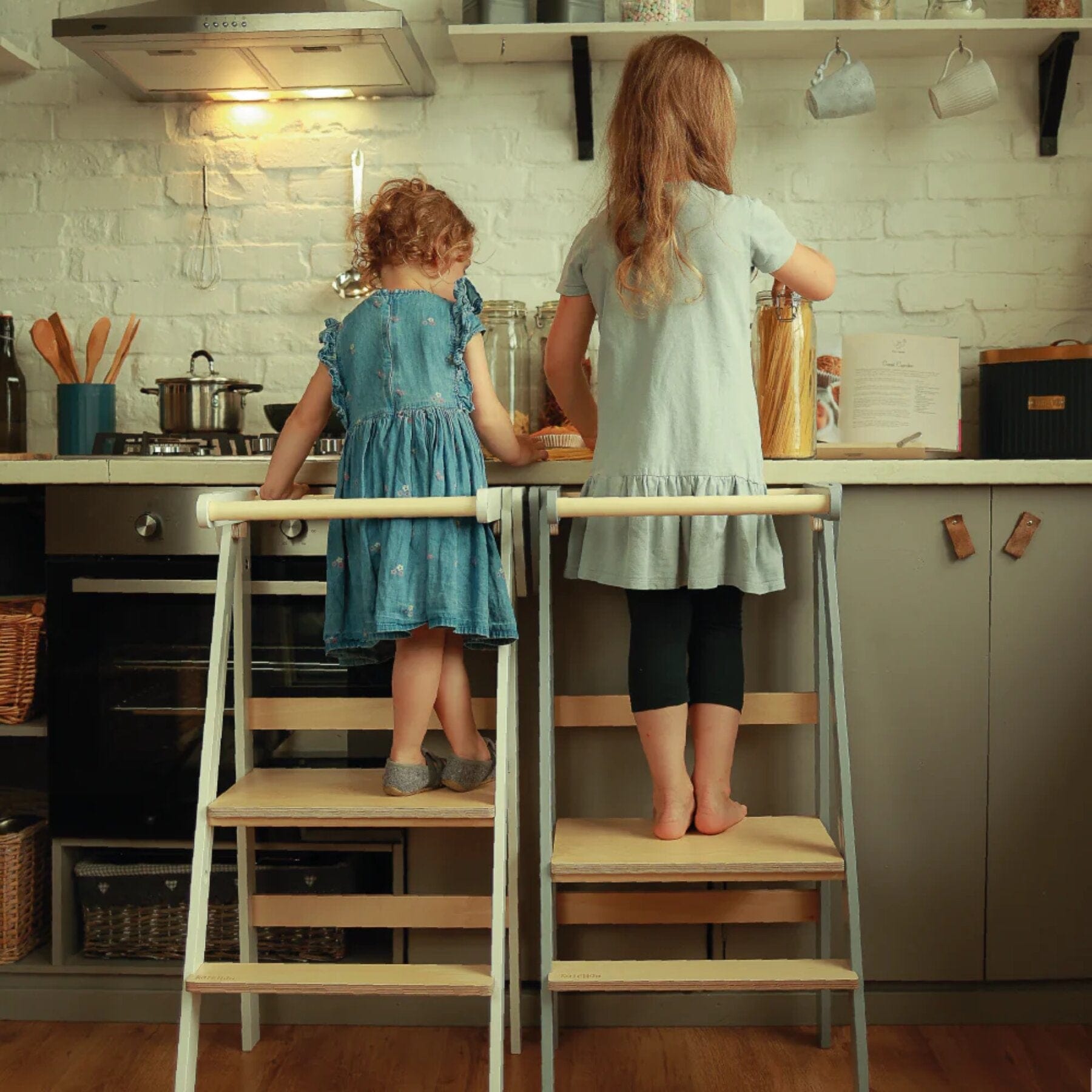 Faltbarer Montessori Naturholz Lernturm