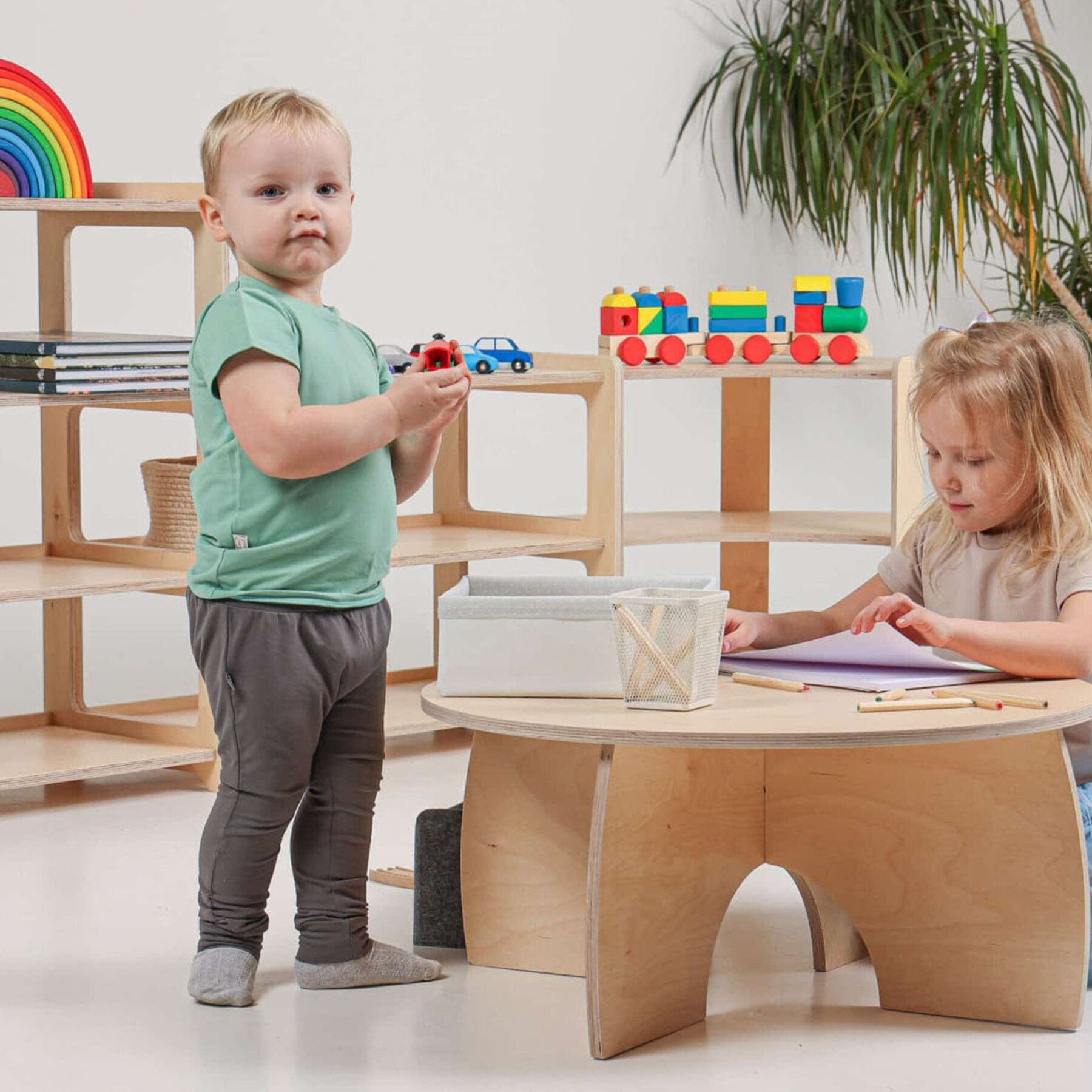 Montessori Tisch für Kleinkinder und Kinder - LeoBabys